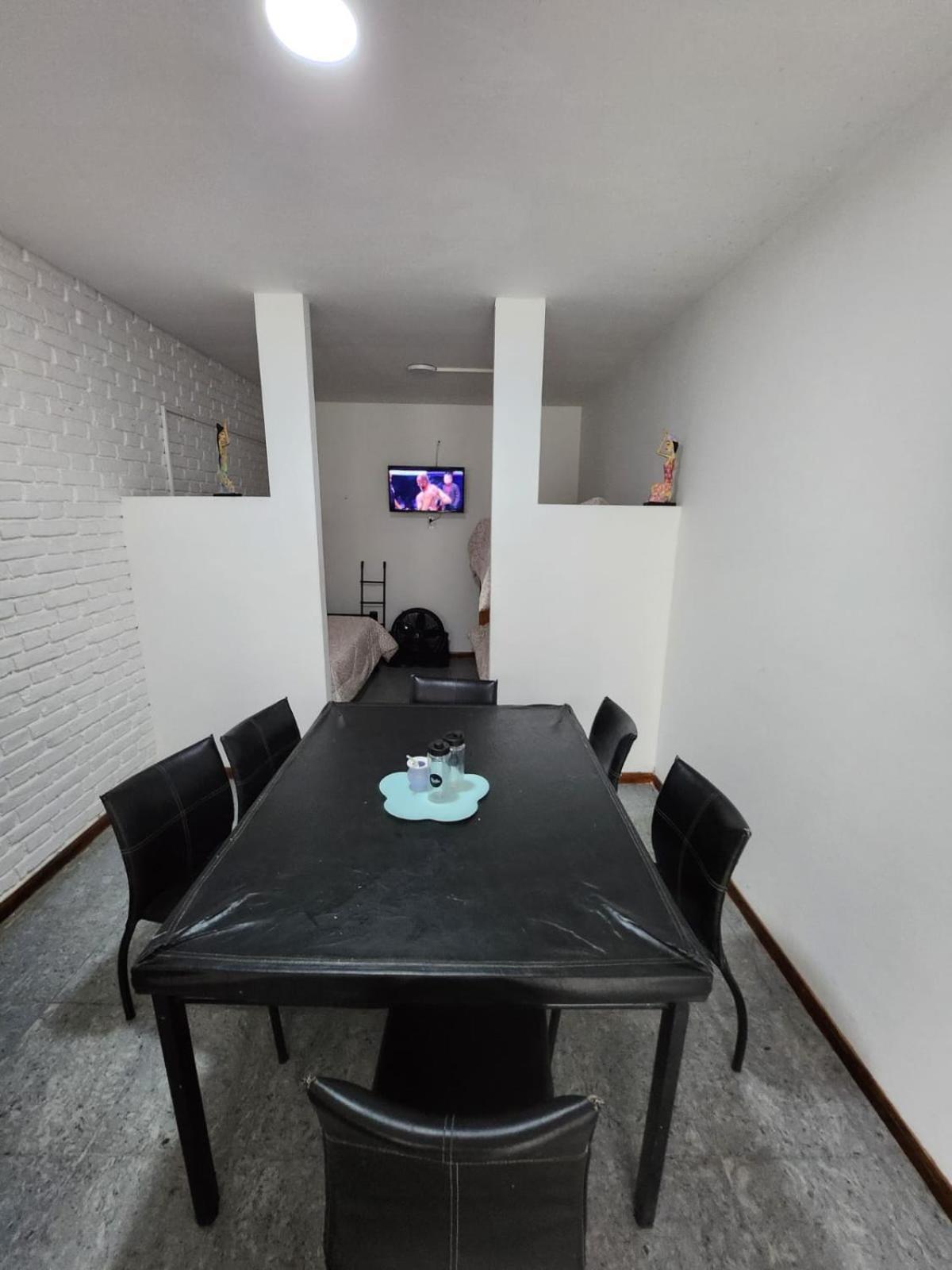 Departamento Ubicadisimo Calle Chile Con Estacionamiento Incluido Capital Mendoza 2 Appartement Buitenkant foto